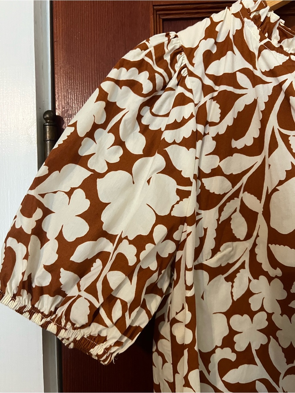 Sugarlips Floral Puff Sleeve 100% Cotton Split Neck Top - Brown & Cream - Picture 5 of 8